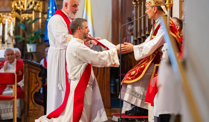 Br. Dominik Papež in škof Andrej Saje (foto: Rok Mihevc)