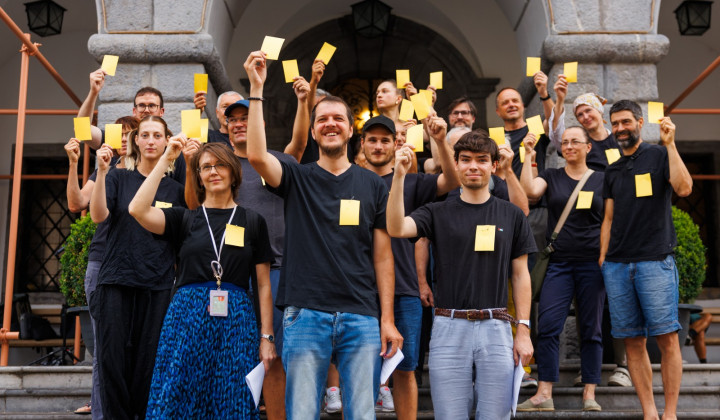 Predstavitev akcije Pokažimo županu rumeni karton (foto: Tine Eržen/STA)