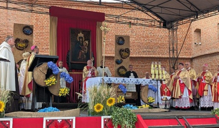 Nadškof Gallagher med slovesnostjo (foto: Vatican media)