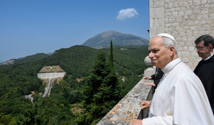 Papež v opatiji Montecassino (foto: Vatican Media)
