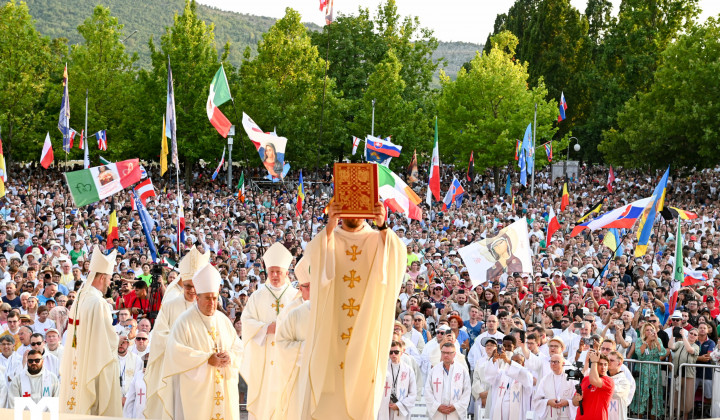 Zbrani pri sveti maši (foto: Radio Mir Medžugorje/ICMM)