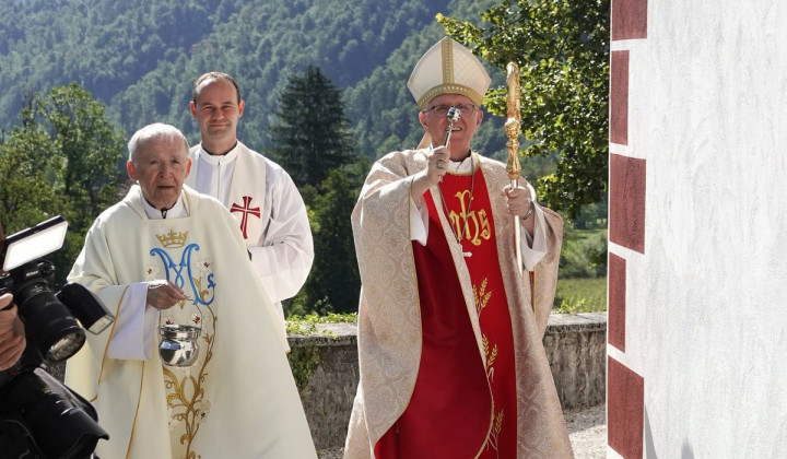 Blagoslov cerkve (foto: Vatican News)