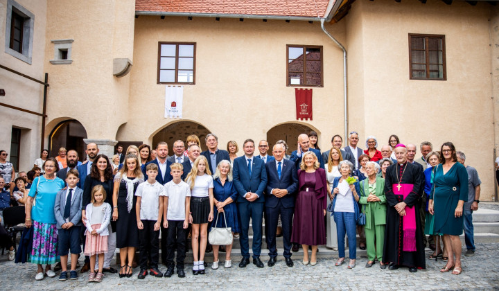Zbrani na slovesnosti (foto: Siniša Kanižaj/STA)