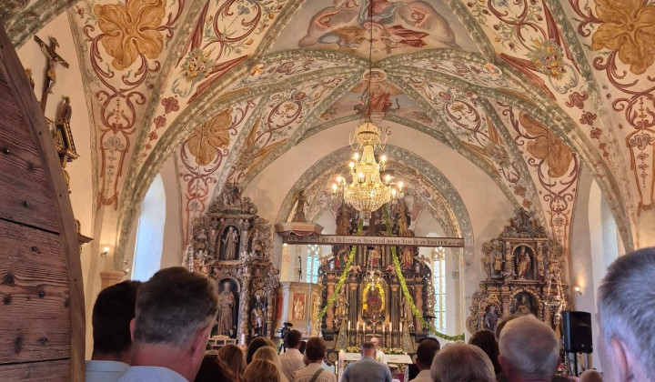 Notranjost cerkve svete Marjete v Žlebah pri Medvodah (foto: Lidija Zupanič)