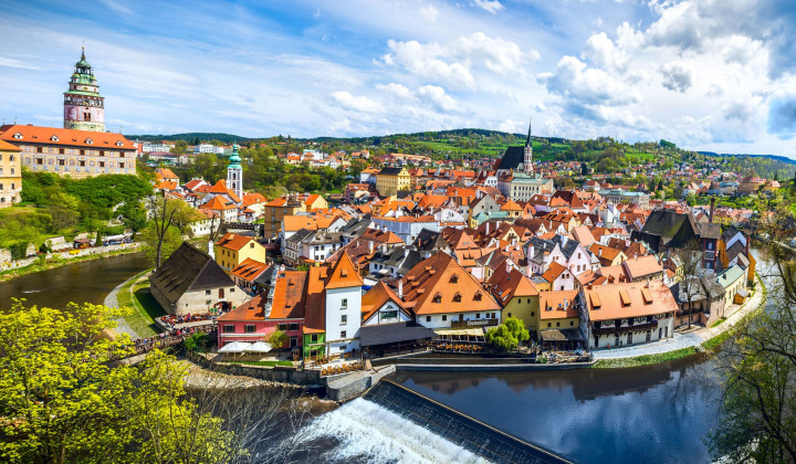Češki Krumlov (foto: https://www.aritours.si)