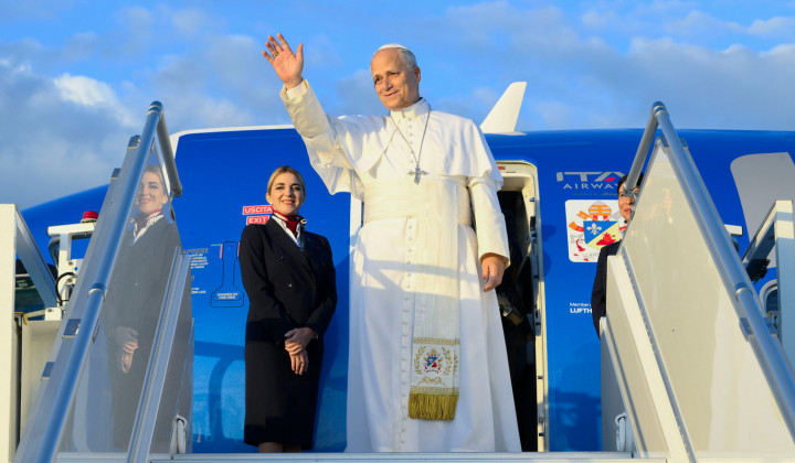 Papež pred odhohom z letališča Fiumicino v Rimu (foto: Mario Tomassetti)