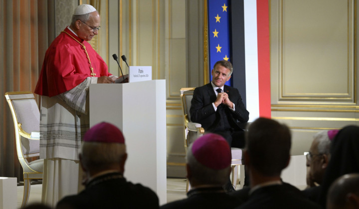 Papež Leon XIV. nagovarja francoske oblasti (foto: Vatican Media)