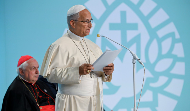 Papež med nagovorom predstavnikom verstev (foto: Simone Risoluti/Vatican news)