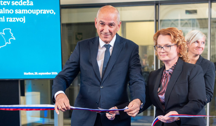 Predsednik vlade Janez Janša in ministrica Monika Kirbiš Rojs (foto: Kabinet predsednika vlade Republike Slovenije)