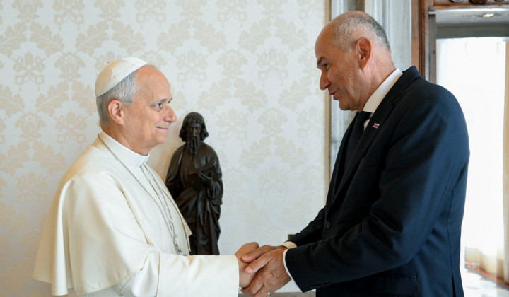 Predsednik vlade Janez Janša s papežem Leonom XIV. (foto: Simone Risoluti/Vatican media)