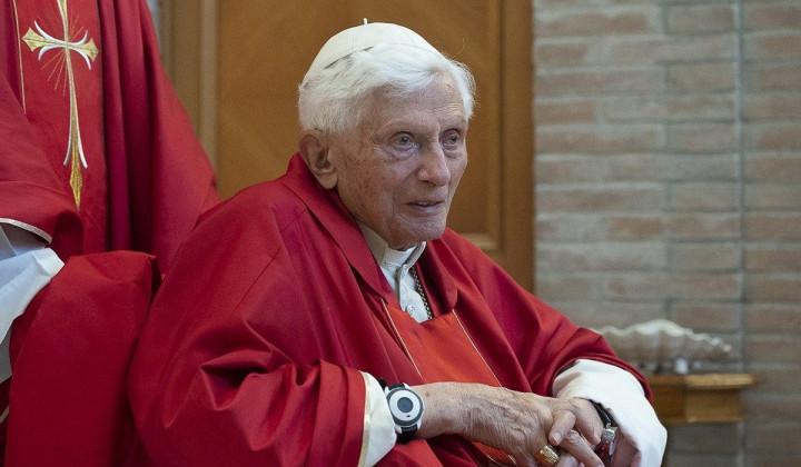 Zaslužni papež Benedikt XVI. (foto: Vatican Media)