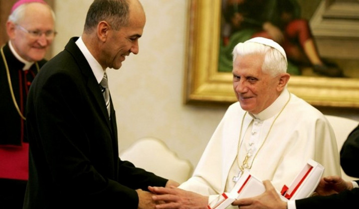 Janez Janša in papež Benedikt XVI. (foto: STA / Danijel Novakovič)