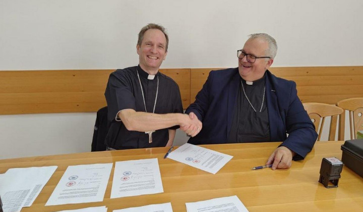 Soboški škof dr. Janez Kozinc in koprski škof dr. Peter Štumpf (foto: Škofija Murska Sobota)