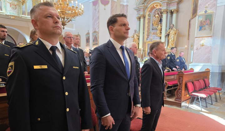 Namestnik generalnega direktorja Policije Donald Rus, predsednik parlamenta Zoran Stevanović in minister za notranje zadeve Franci Matoz (foto: Vir: FB Ministrstvo za notranje zadeve)