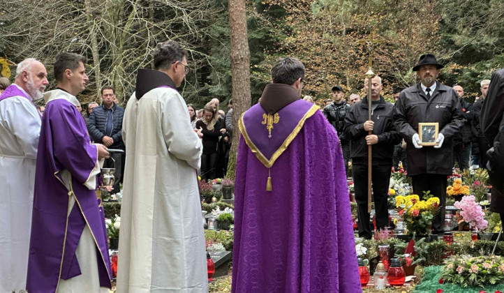 Pogreb 48-letnega Aleša Šutarja. Pogreb 48-letnega Aleša Šutarja. (foto: Aleš Kocjan / STA)
