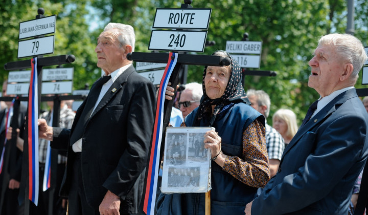 Spominski shod Nove slovenske zaveze leta 2015 na katerem so se spomnili vseh žrtev komunističnega nasilja. (foto: STA)
