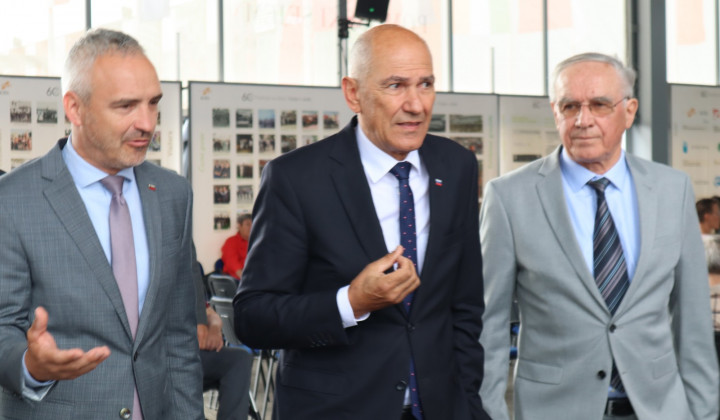Minister za kmetijstvo Janez Cigler Kralj, predsednik vlade Janez Janša in predsednik uprave Pomurskega sejma Janez Erjavec na sejmu Agra (foto: STA/Vida Toš)