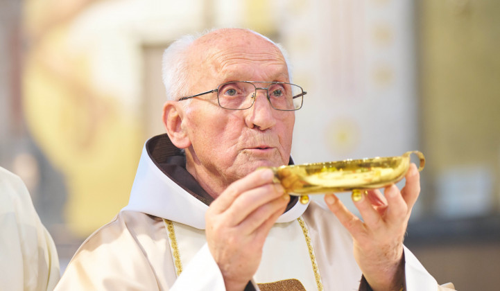 Zlatomašnik p. Zdravko Jakop župniji Vič s presledki služi več kot 32 let. Zlatomašnik p. Zdravko Jakop župniji Vič s presledki služi več kot 32 let. (foto: Janez Kotar)
