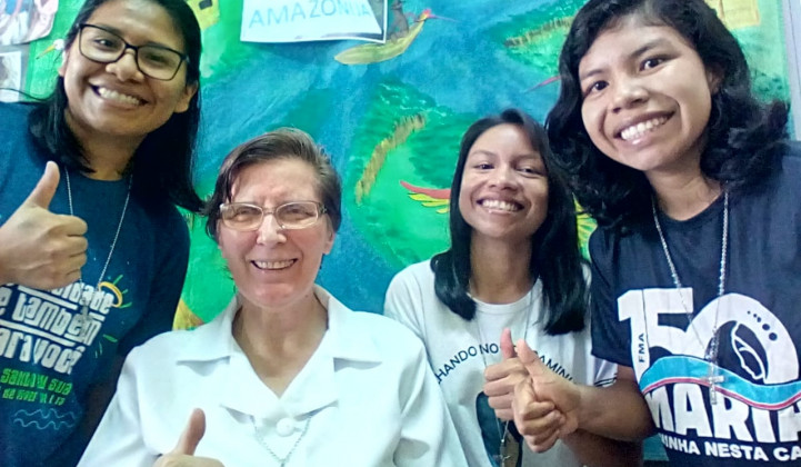 S. Agata Kociper in mlade redovnice Hčere Marije pomočnice. Vse tri z misijonov ob reki Rio Negro. (foto: Missio)