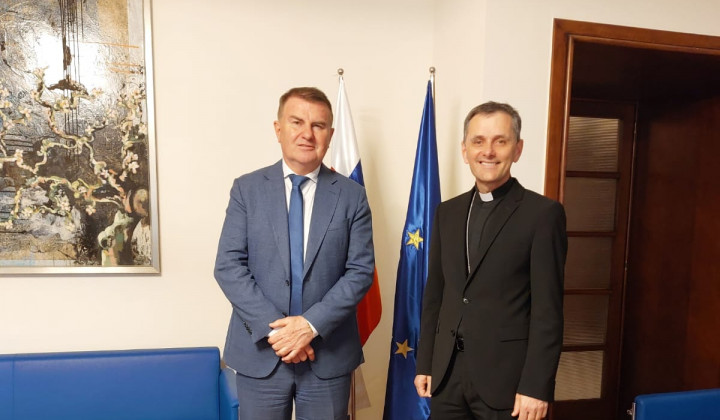 Veleposlanik Franci But in škof Andrej Saje (foto: Slovensko veleposlaništvo pri Svetem sedežu )