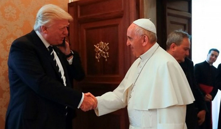 Donald Trump in papež Frančišek leta 2017 (foto: Vatican Media)