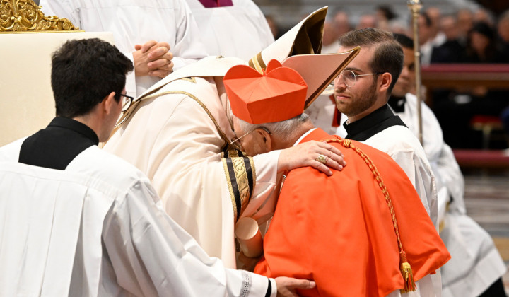 Na umestitvi novih kardinalov (foto: Vatican media)