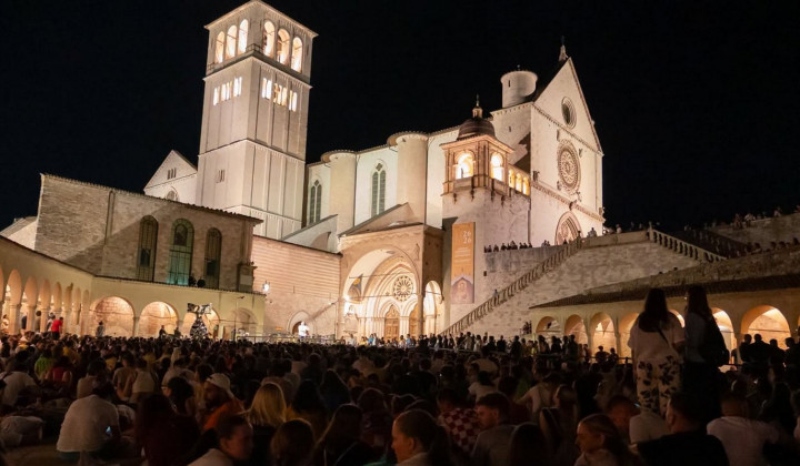 Mladi na prizorišču v Assisiju (foto: Byron Chamann)